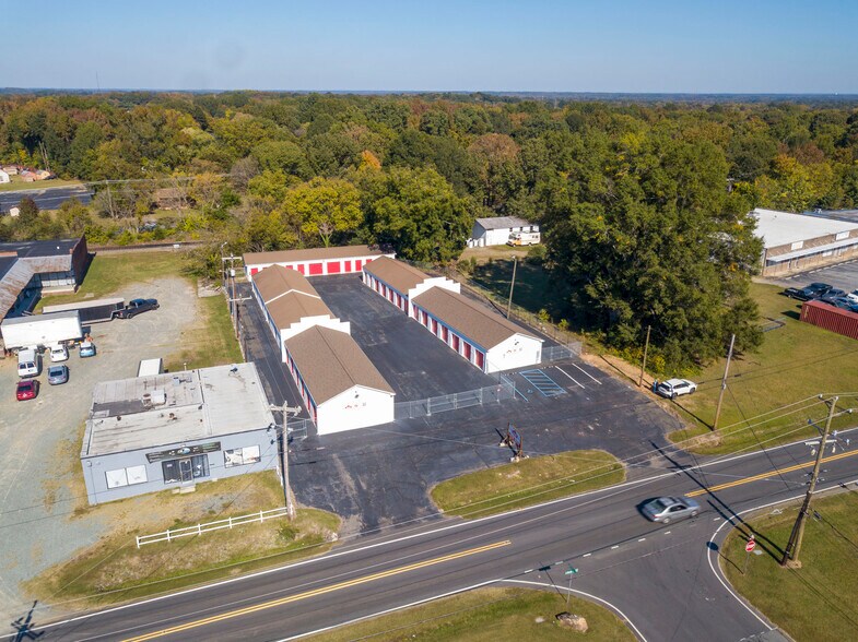 1439 W Webb Ave, Burlington, NC à vendre - Photo du bâtiment - Image 2 de 9