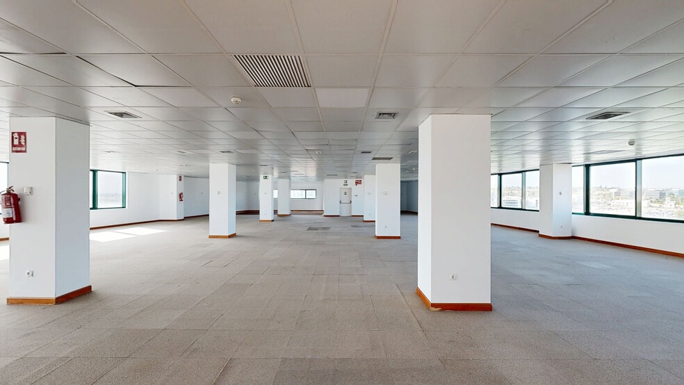 Avenida Juncal, 24, San Sebastián de los Reyes, Madrid for lease - Matterport 3D Scan - Image 3 of 23