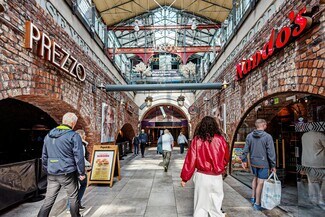 Plus de détails pour Market Pl, Bolton - Commerce de détail à louer