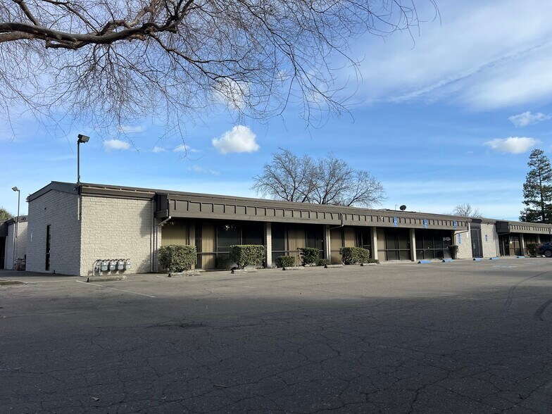 5637 N Pershing Ave, Stockton, CA à louer - Photo du bâtiment - Image 3 de 22