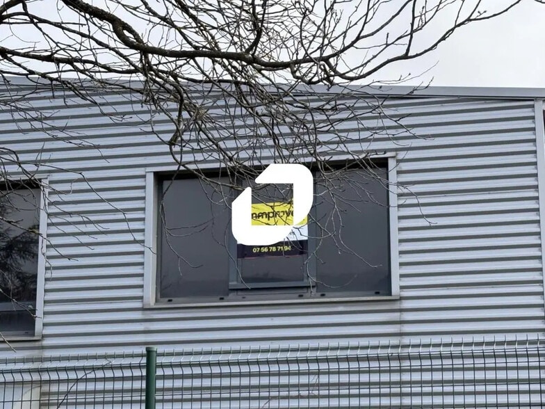 Office in Seyssins for lease - Building Photo - Image 1 of 8