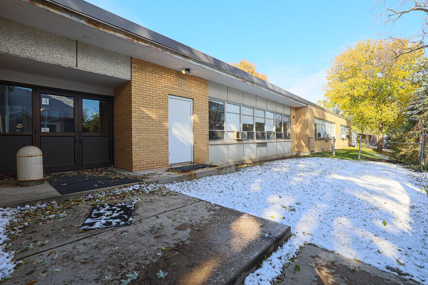 331 George St, West Chicago, IL à vendre - Photo du bâtiment - Image 2 de 34