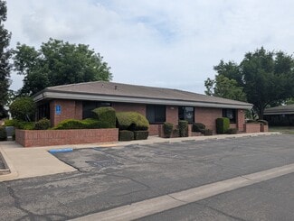Plus de détails pour 1128 N Chinowth St, Visalia, CA - Bureau à vendre