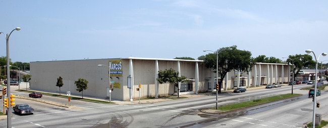 More details for 5300 W Fond Du Lac Ave, Milwaukee, WI - Retail for Sale