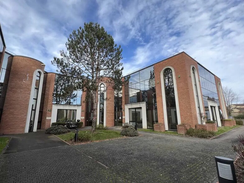 21 Rue Albert Calmette, Jouy-en-Josas for lease - Building Photo - Image 1 of 11