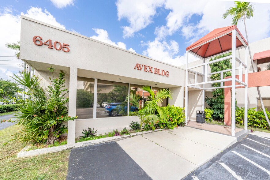 6405 NW 36th St, Miami, FL à louer - Photo du bâtiment - Image 2 de 12