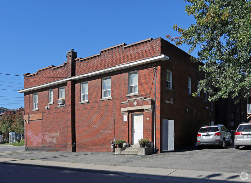 901 Main St E, Hamilton, ON à louer - Photo du bâtiment - Image 2 de 5