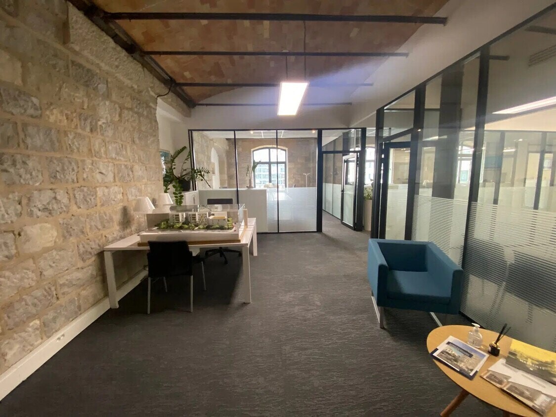 10 Place De La Joliette, Marseille à louer Photo intérieure- Image 1 de 8