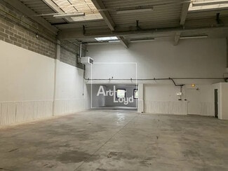 Plus de détails pour Local d'activités à louer