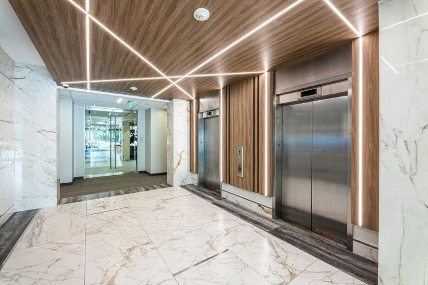 1250 Wood Branch Park Dr, Houston, TX for lease - Interior Photo - Image 3 of 8
