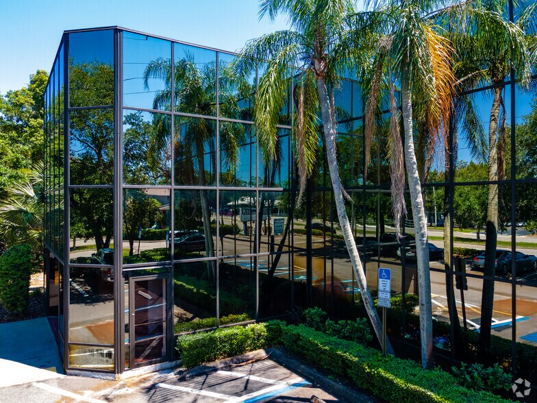 2626 Tampa Rd, Palm Harbor, FL à louer - Photo du bâtiment - Image 3 de 4