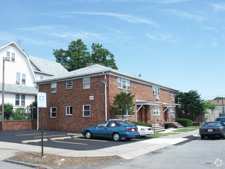 655 21st Ave, Paterson, NJ à vendre - Photo principale - Image 1 de 1