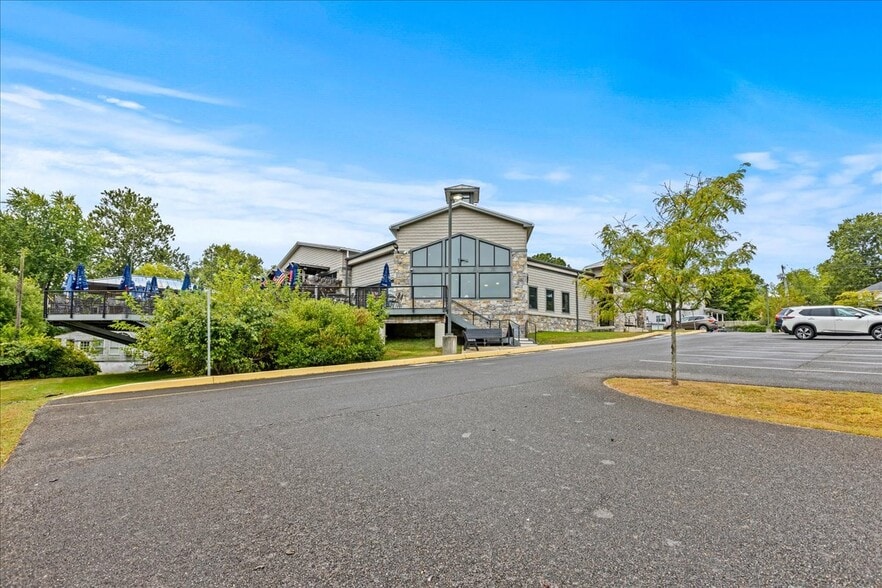 Dockside Portfolio portfolio of 3 properties for sale on LoopNet.ca - Building Photo - Image 3 of 35