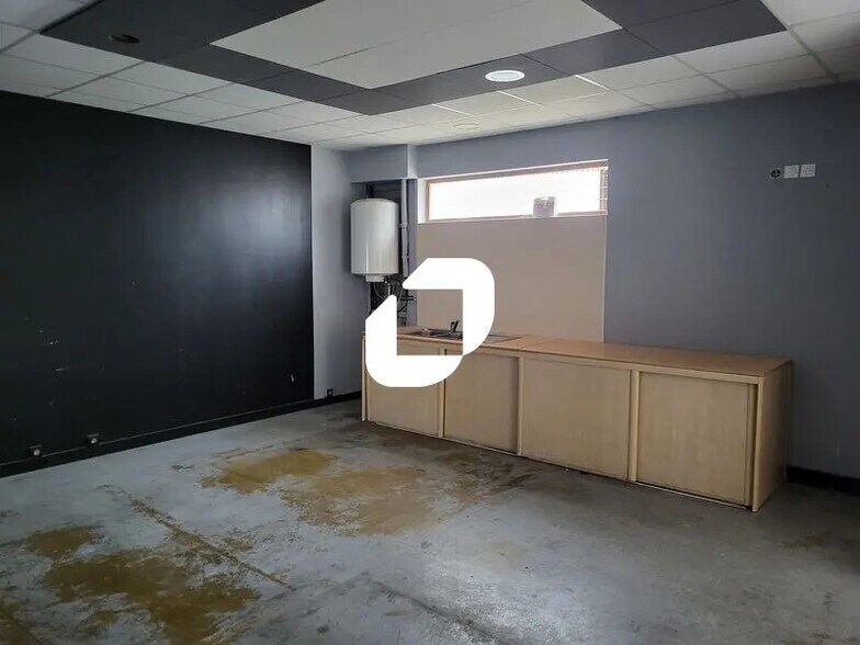 Flex in Bègles for lease - Interior Photo - Image 3 of 10