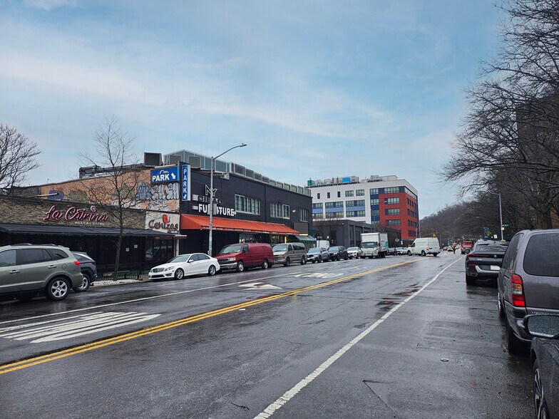 3795 Tenth Ave, New York, NY à louer - Photo du bâtiment - Image 2 de 3