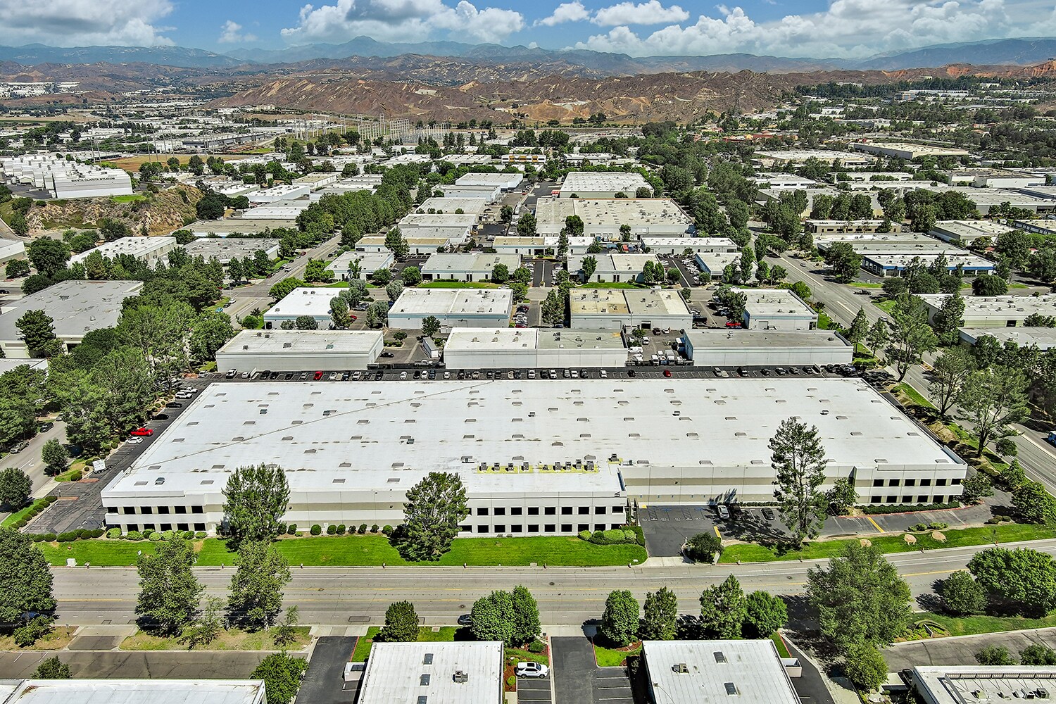 25045 Avenue Tibbitts, Valencia, CA à vendre Photo du bâtiment- Image 1 de 1