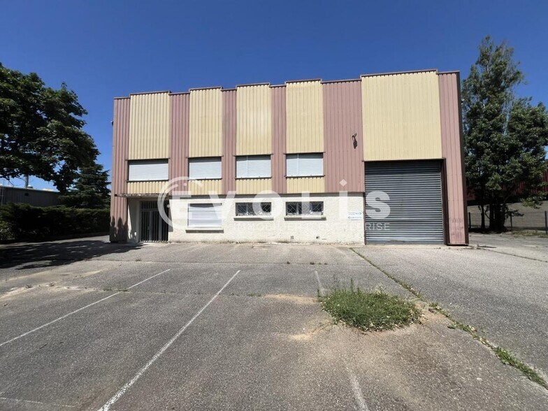 Industrial in Chassieu for lease - Building Photo - Image 3 of 24