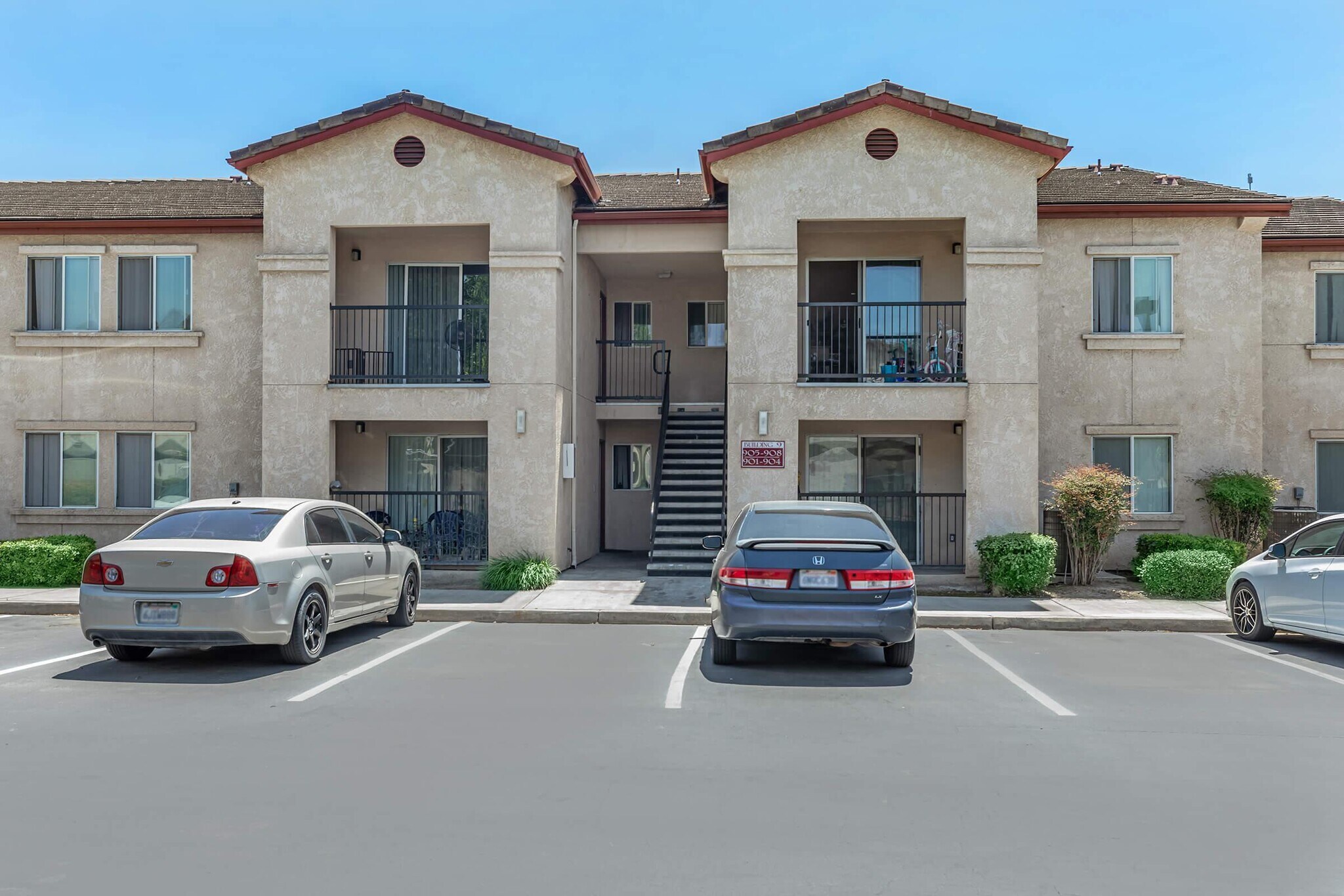 338 Sherwood Way, Madera, CA à vendre Photo du bâtiment- Image 1 de 14