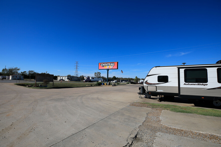 900 S Chouteau Ave, Chouteau, OK à vendre - Photo du b timent - Image 3 de 5