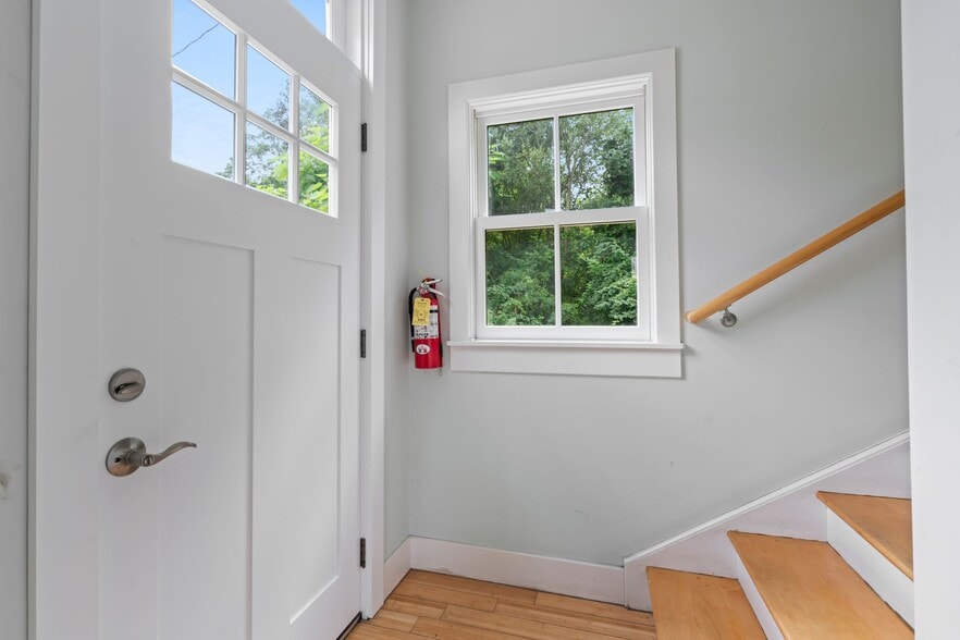 67 Fort Salonga Rd W, Northport, NY for sale - Interior Photo - Image 3 of 24