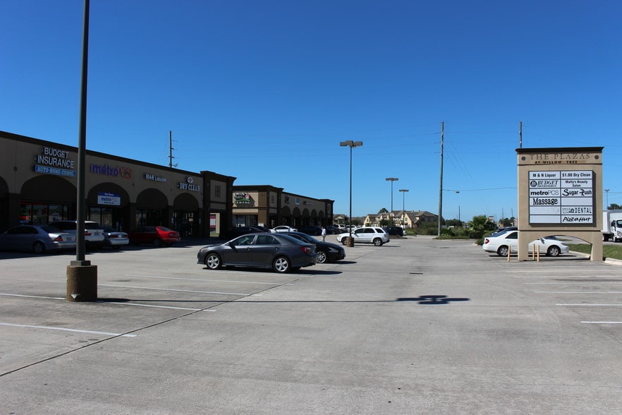 10815 Veterans Memorial Dr, Houston, TX for sale - Building Photo - Image 2 of 2