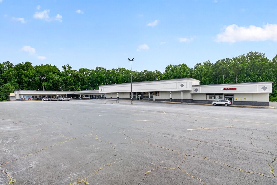 2455 Delowe Dr, Atlanta, GA for lease - Building Photo - Image 1 of 17