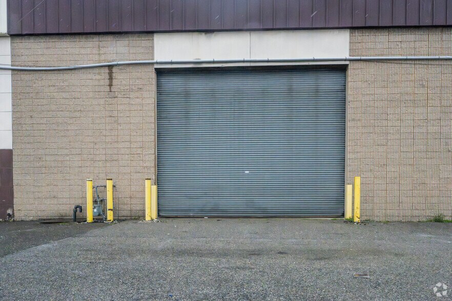 345 W Merrick Rd, Valley Stream, NY à vendre - Photo du bâtiment - Image 3 de 4