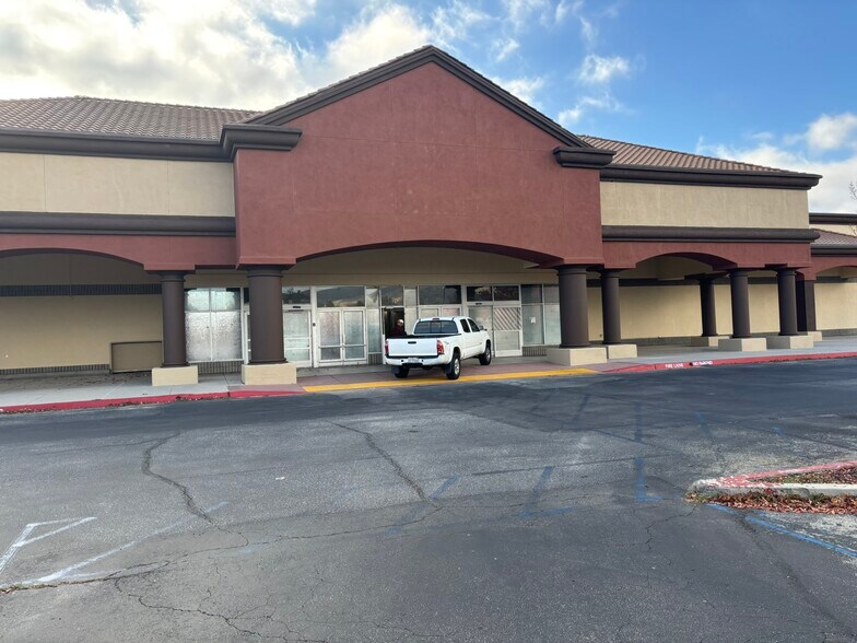 710 W Tehachapi Blvd, Tehachapi, CA à vendre - Photo du bâtiment - Image 3 de 29