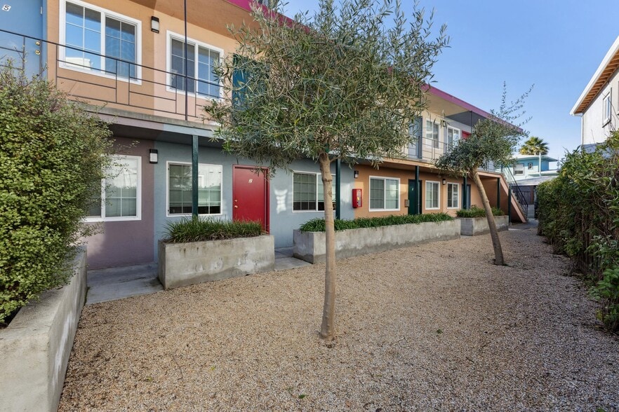 6563 Shattuck Ave, Oakland, CA for sale - Building Photo - Image 3 of 34