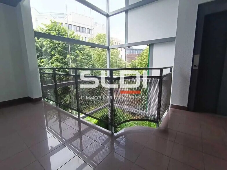 Office in Lyon for lease - Interior Photo - Image 1 of 14