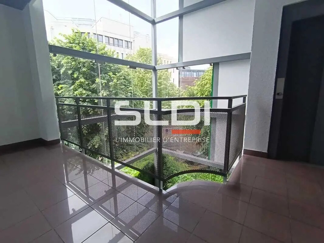 Office in Lyon for lease Interior Photo- Image 1 of 15