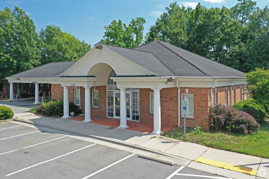 5013-5015 Mackay Rd, Greensboro, NC à louer - Photo du bâtiment - Image 1 de 14
