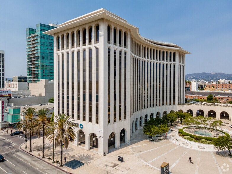 3731 Wilshire Blvd, Los Angeles, CA à louer - Photo du bâtiment - Image 3 de 21