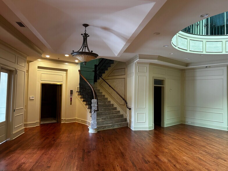 630 Kennesaw Due West Rd, Kennesaw, GA à vendre - Photo du bâtiment - Image 3 de 21