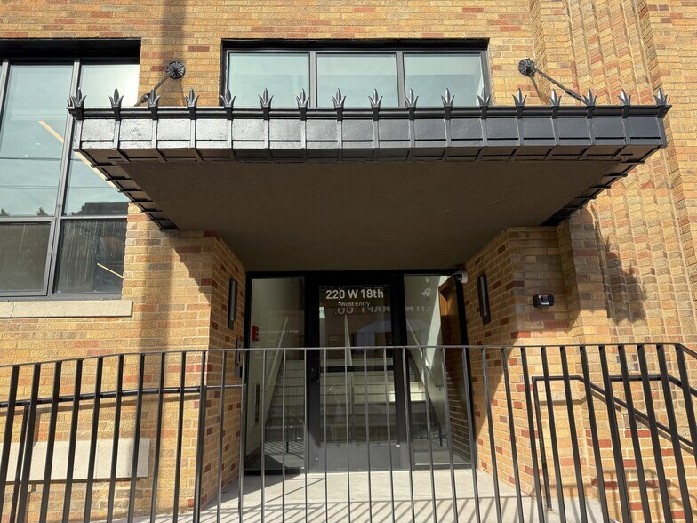 220 W 18th St, Kansas City, MO à louer - Photo du bâtiment - Image 2 de 15