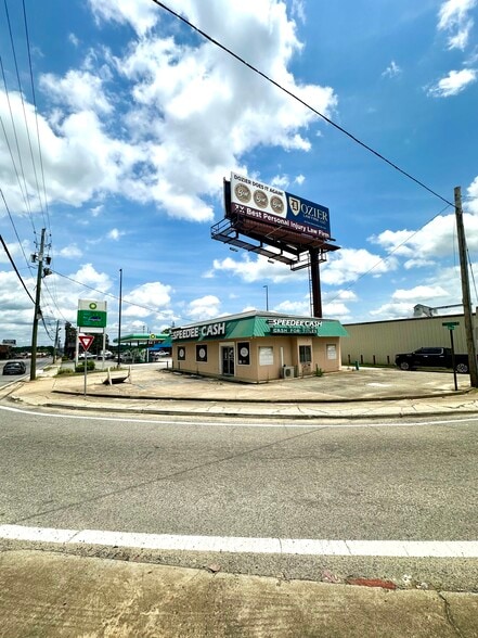 300 E Jackson St, Dublin, GA for lease - Building Photo - Image 1 of 4