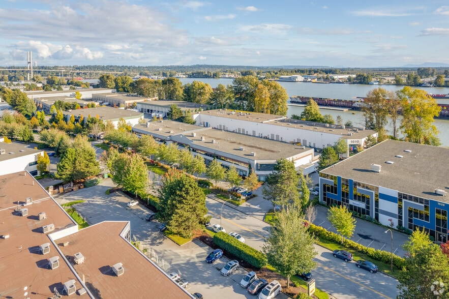 1600-1610 Derwent Way, Delta, BC à louer - Aérien - Image 2 de 9