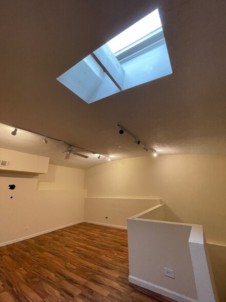 806 W Armitage Ave, Chicago, IL for lease - Interior Photo - Image 2 of 17