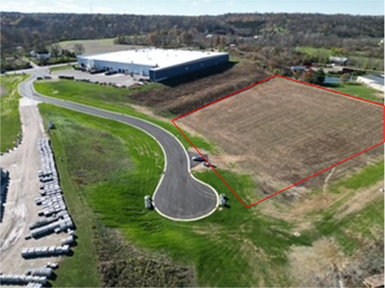 5091 Champions Way, Milford, OH à vendre - Photo du bâtiment - Image 3 de 6
