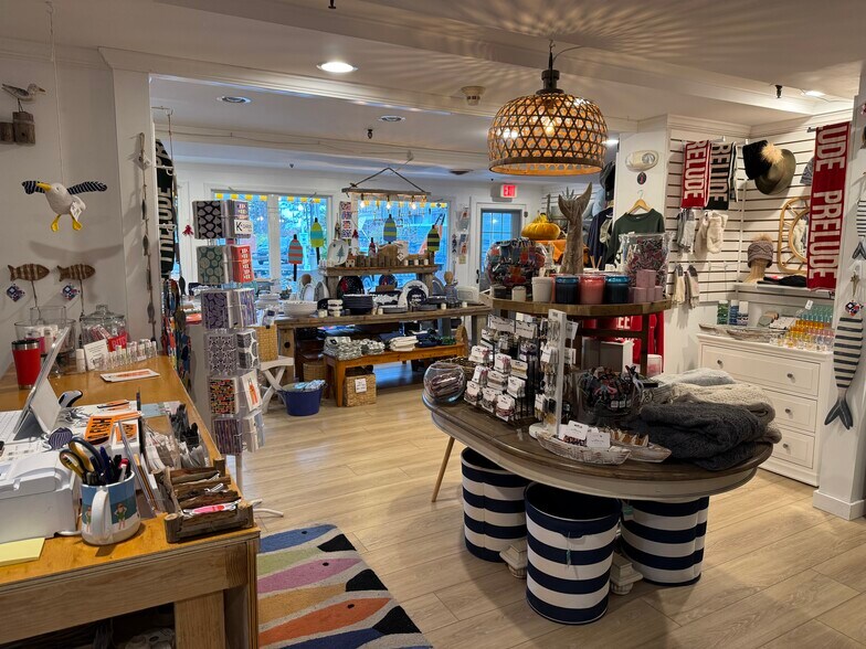 30 Dock Square Sq, Kennebunkport, ME à vendre - Photo du bâtiment - Image 2 de 10