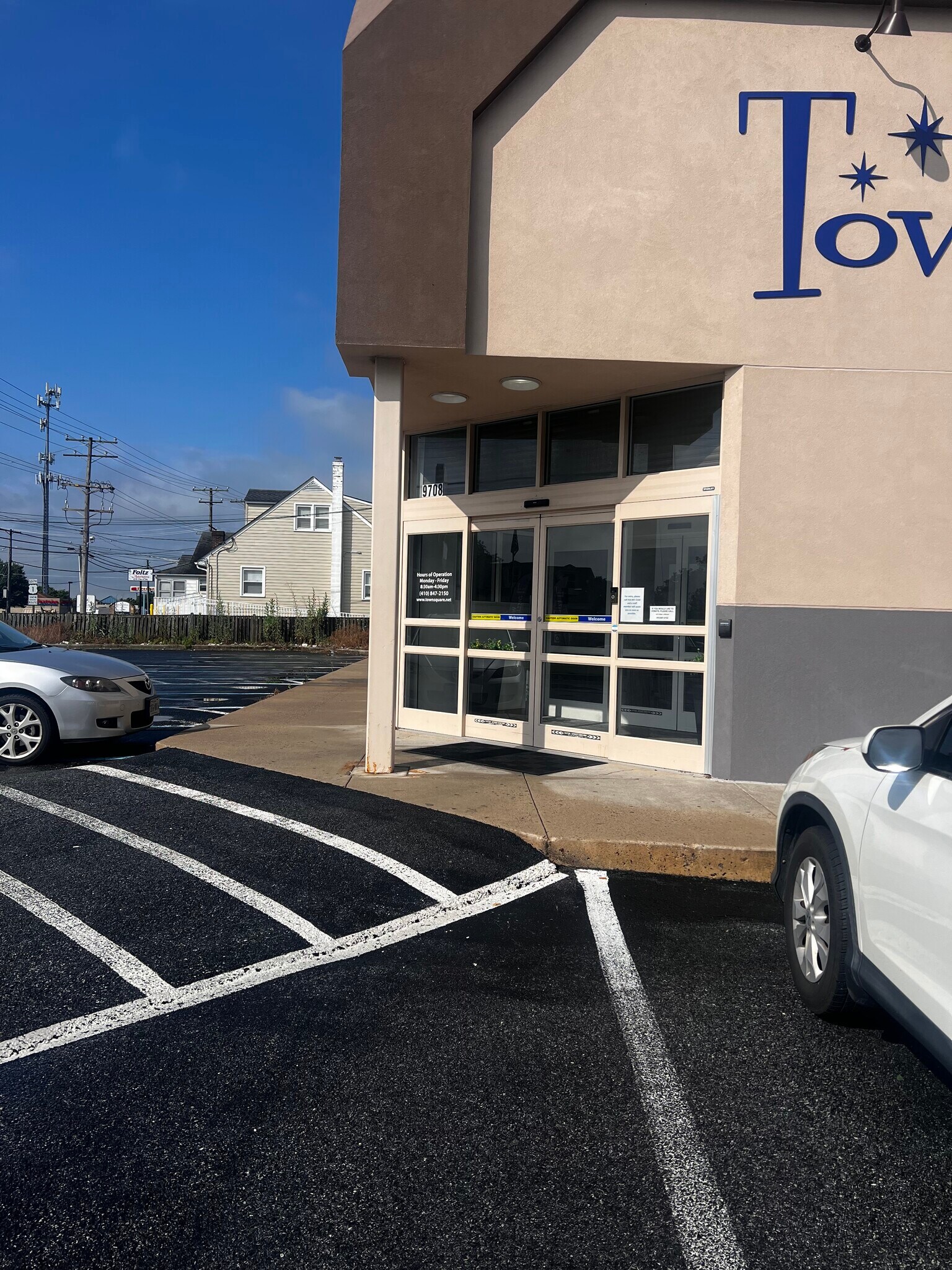 Town Square Adult Daycare & Pad Site portefeuille de 2 propriétés à vendre sur LoopNet.ca Photo principale- Image 1 de 12