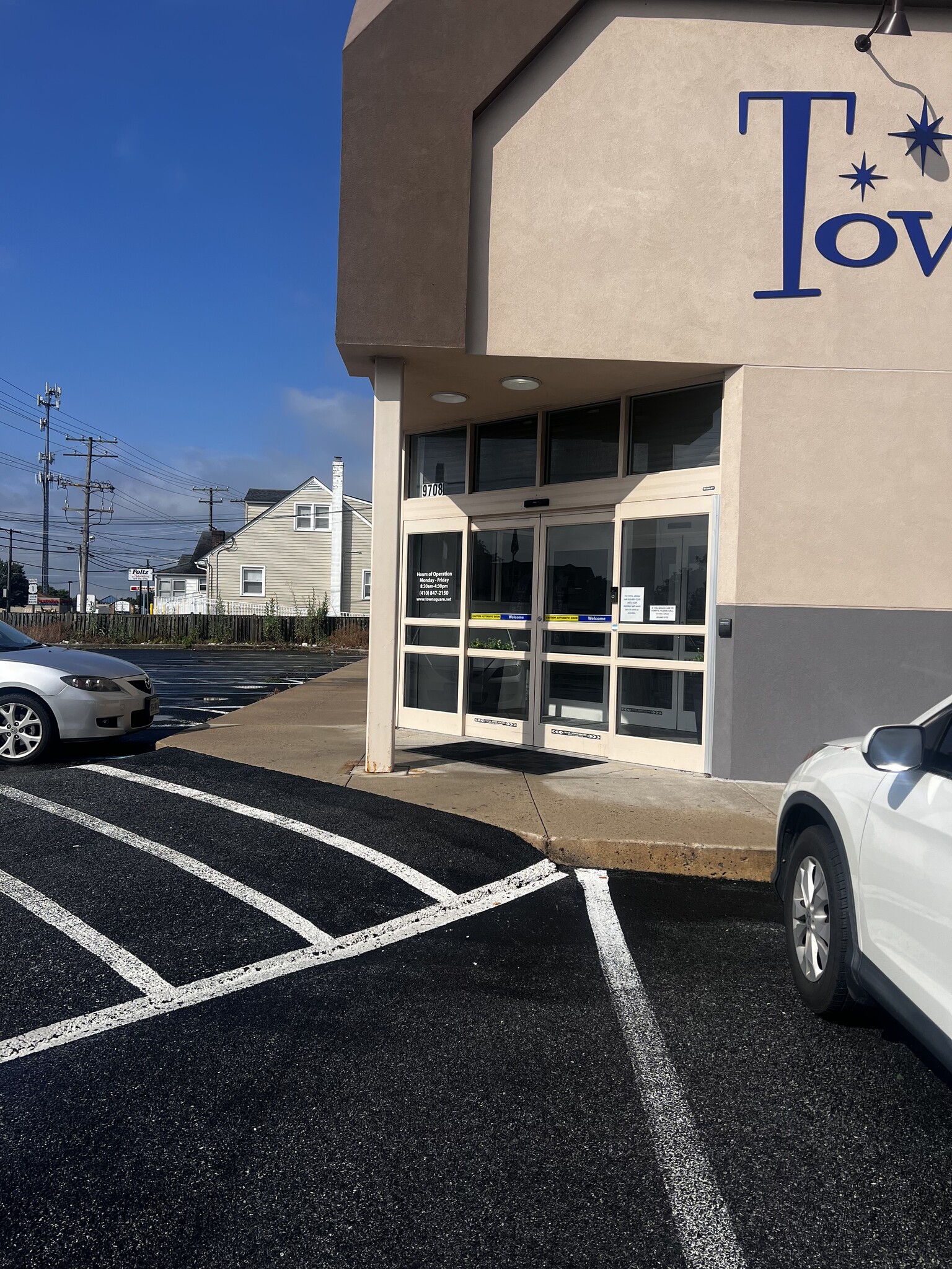 Town Square Adult Daycare & Pad Site portfolio of 2 properties for sale on LoopNet.ca Primary Photo- Image 1 of 12