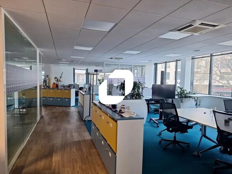 14 Rue Clément Bayard, Levallois-Perret for lease - Interior Photo - Image 2 of 7