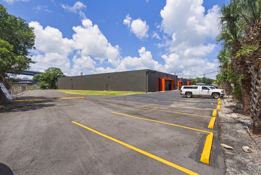 2968 Ravenswood Rd, Fort Lauderdale, FL à louer - Photo du bâtiment - Image 3 de 8