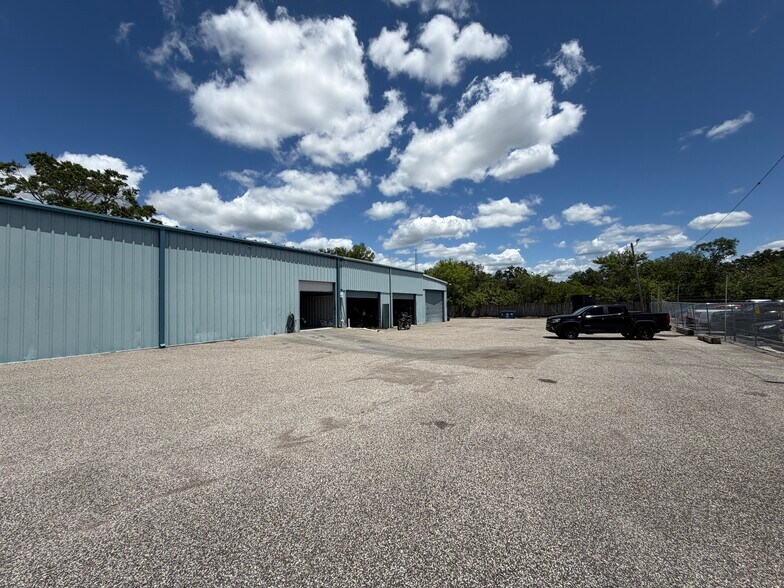 15921 N Florida Ave, Lutz, FL à vendre - Photo du bâtiment - Image 2 de 28
