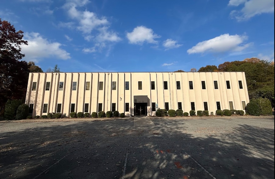 4265 Brownsboro Rd, Winston-Salem, NC for sale - Building Photo - Image 3 of 16