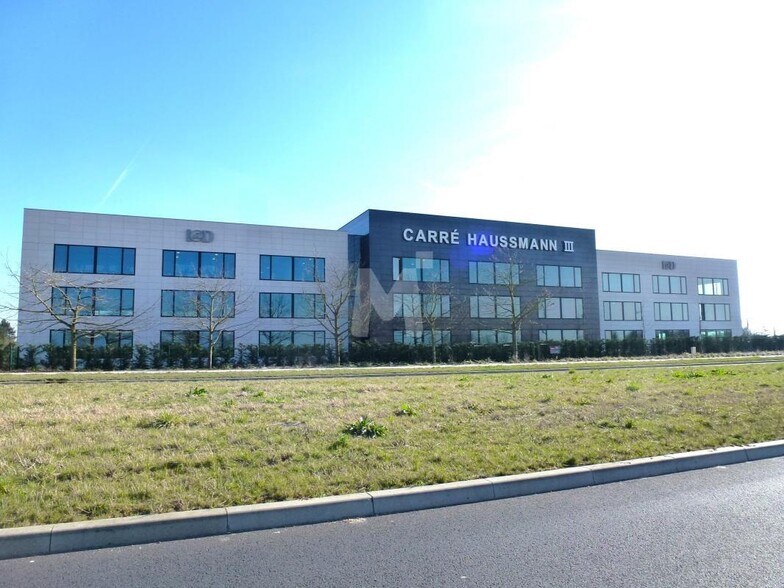 Office in Lieusaint for lease - Building Photo - Image 1 of 18