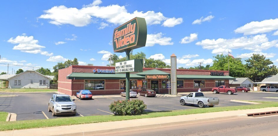 1023 W 3rd St, Elk City, OK à louer - Photo du bâtiment - Image 1 de 6