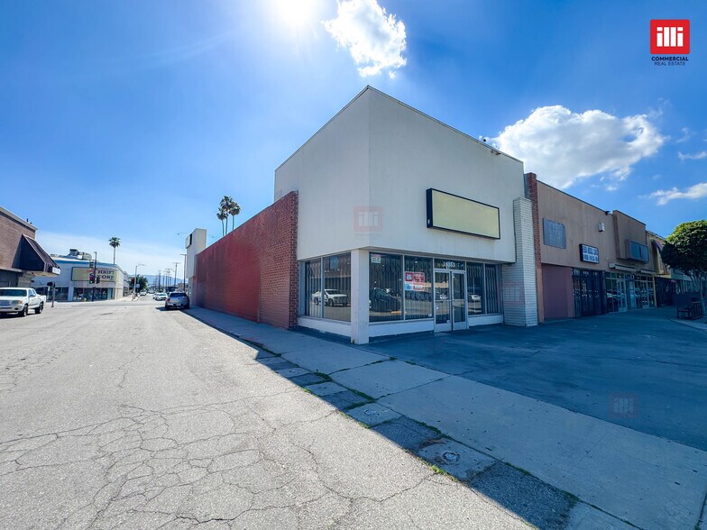 18353 Sherman Way, Reseda, CA à louer - Photo du bâtiment - Image 2 de 9