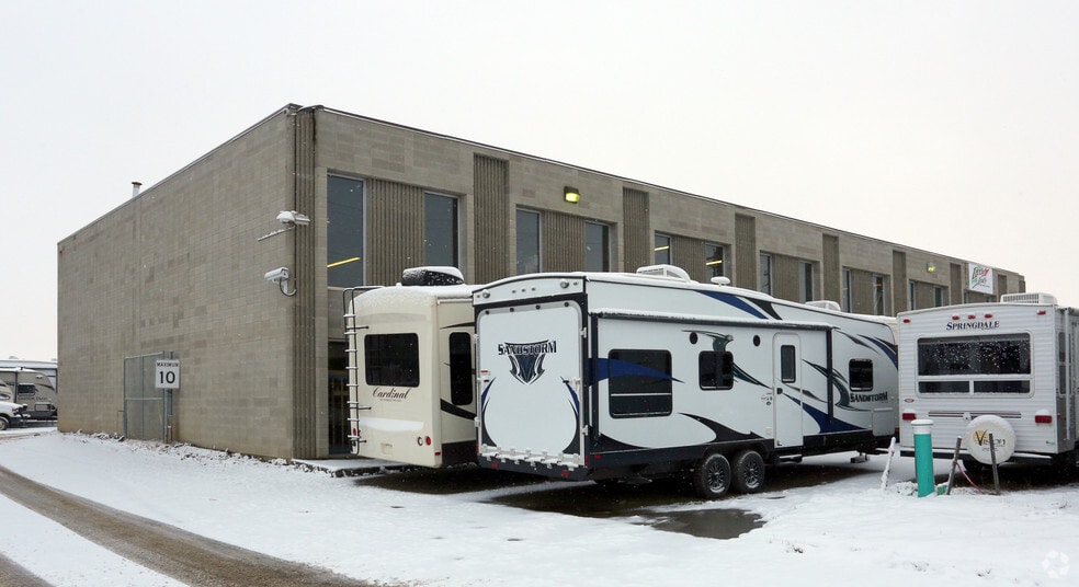 10466 Fulton Dr, Parkland County, AB à louer - Photo du bâtiment - Image 2 de 2